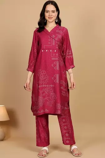 Women Bandhani Printed Collar Tassel-Detail Kurta With Trousers