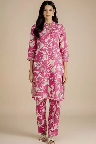 Women Geometric Printed Kurta with Trousers