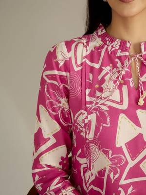 Women Geometric Printed Kurta with Trousers 2
