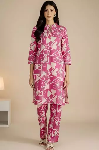 Women Geometric Printed Kurta with Trousers