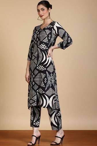 Women Geometric Printed V-Neck Kurta with Trousers