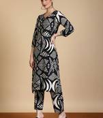Women Geometric Printed V-Neck Kurta with Trousers