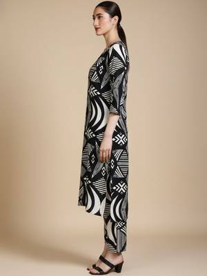 Women Geometric Printed V-Neck Kurta with Trousers 4