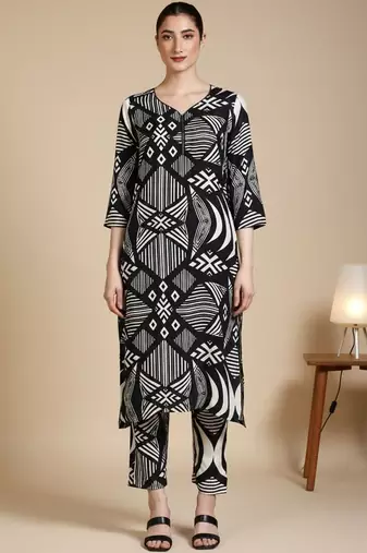 Women Geometric Printed V-Neck Kurta with Trousers