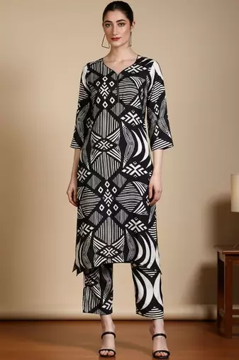 Women Geometric Printed V-Neck Kurta with Trousers