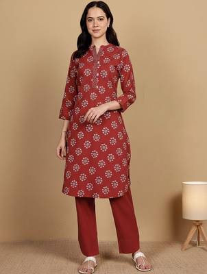 Women Cotton Blend Ethnic Motifs Printed Regular Kurta Set With Trousers 2