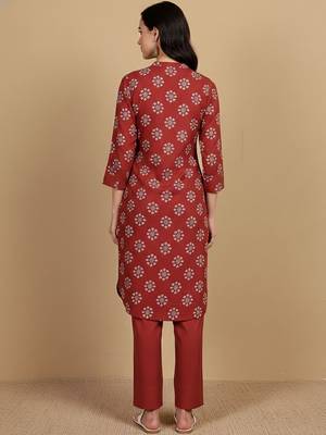 Women Cotton Blend Ethnic Motifs Printed Regular Kurta Set With Trousers 5