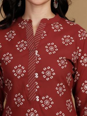 Women Cotton Blend Ethnic Motifs Printed Regular Kurta Set With Trousers 6