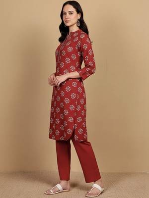 Women Cotton Blend Ethnic Motifs Printed Regular Kurta Set With Trousers 7