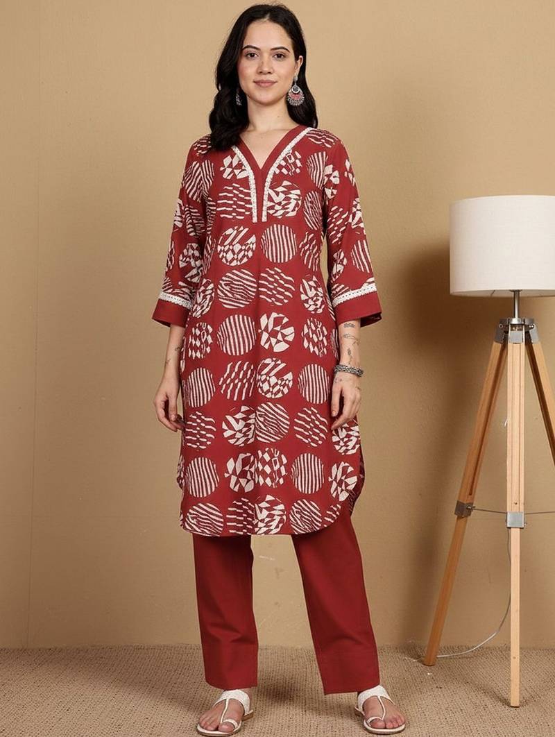 Women Geometric Printed Kurta with Trousers
