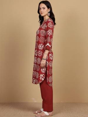 Women Geometric Printed Kurta with Trousers 3