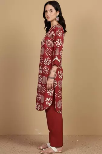 Women Geometric Printed Kurta with Trousers