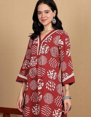 Women Geometric Printed Kurta with Trousers 4