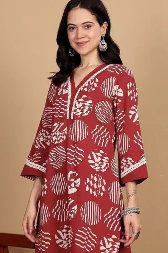 Women Geometric Printed Kurta with Trousers