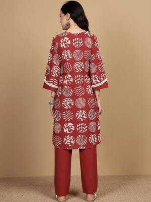 Women Geometric Printed Kurta with Trousers 6