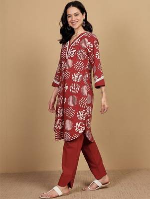 Women Geometric Printed Kurta with Trousers 7