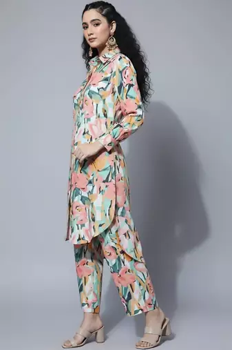 Women Floral Printed Regular Kurta with Trousers