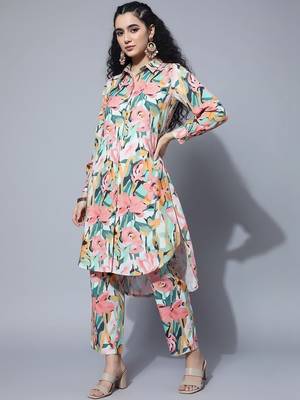 Women Floral Printed Regular Kurta with Trousers 4