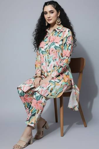 Women Floral Printed Regular Kurta with Trousers