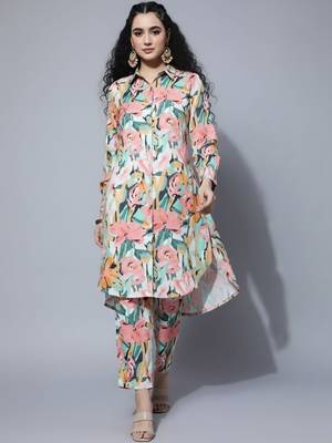 Women Floral Printed Regular Kurta with Trousers 5