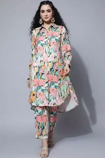 Women Floral Printed Regular Kurta with Trousers