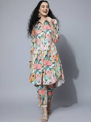 Women Floral Printed Regular Kurta with Trousers 6