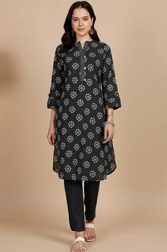 Women Printed Thread Work Straight Kurta & Trousers