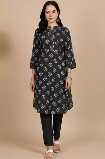 Women Printed Thread Work Straight Kurta & Trousers