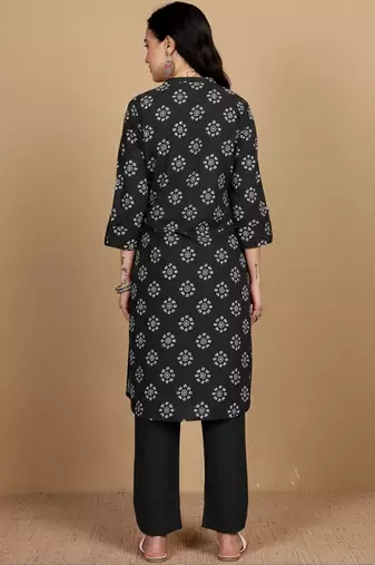 Women Printed Thread Work Straight Kurta & Trousers