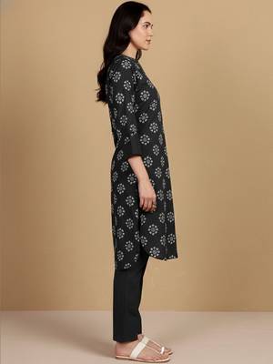 Women Printed Thread Work Straight Kurta & Trousers 4