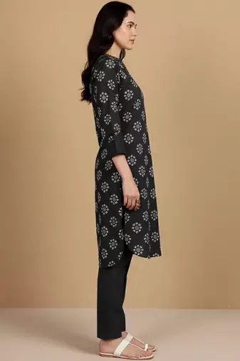Women Printed Thread Work Straight Kurta & Trousers