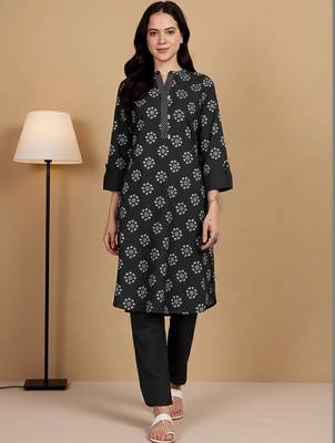 Women Printed Thread Work Straight Kurta & Trousers 6