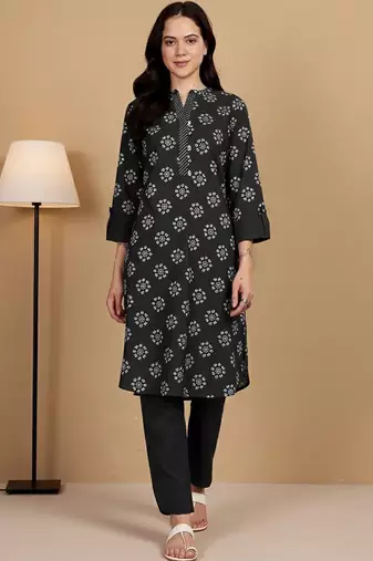 Women Printed Thread Work Straight Kurta & Trousers