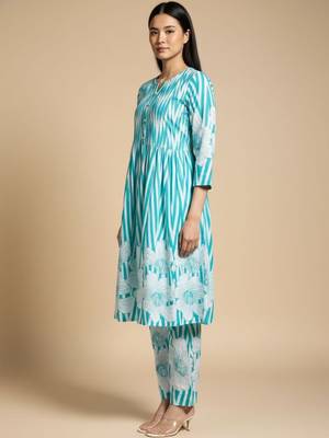 Women Striped Cotton Kurta with Trouser 1