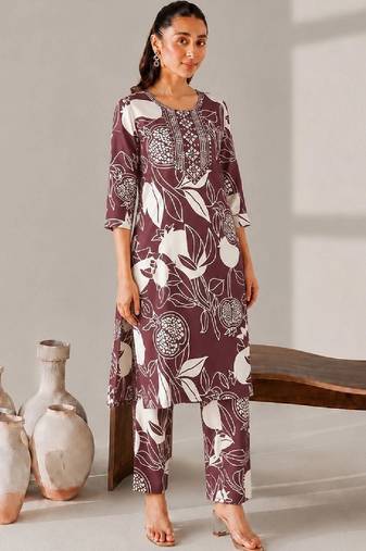 Women Floral Printed Regular Thread Work Kurta with Trousers