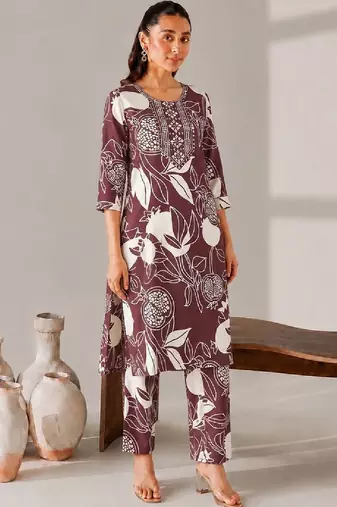 Women Floral Printed Regular Thread Work Kurta with Trousers