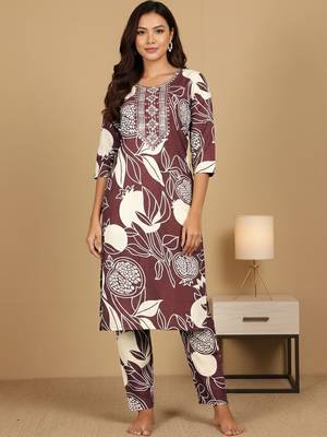 Women Floral Printed Regular Thread Work Kurta with Trousers 2