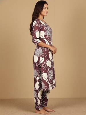 Women Floral Printed Regular Thread Work Kurta with Trousers 7