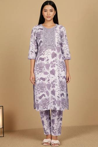Women Floral Printed Regular Kurta with Trousers