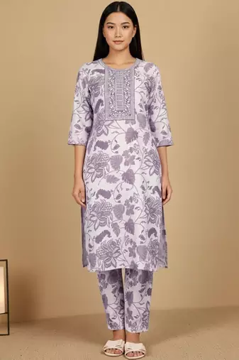 Women Floral Printed Regular Kurta with Trousers