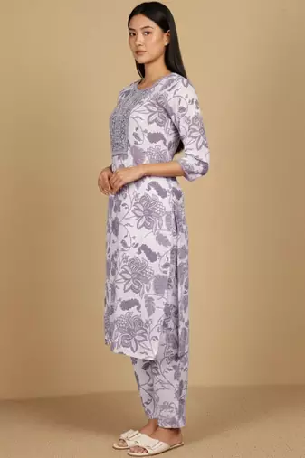 Women Floral Printed Regular Kurta with Trousers