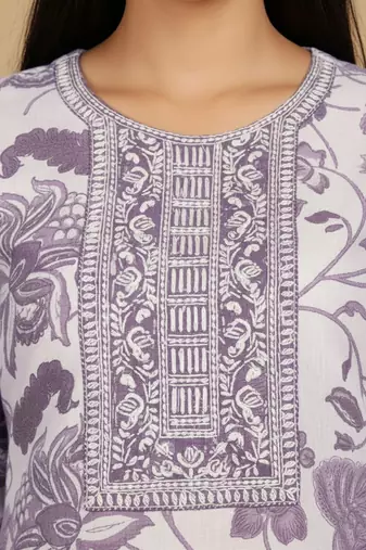 Women Floral Printed Regular Kurta with Trousers