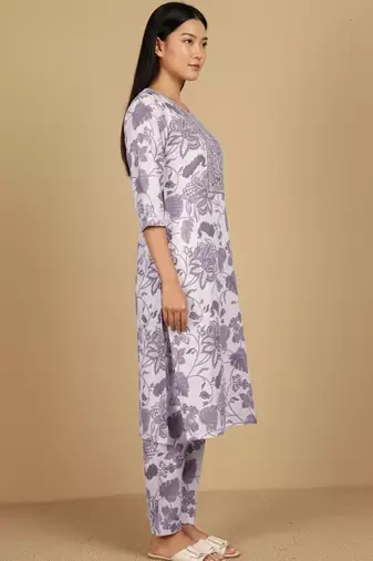 Women Floral Printed Regular Kurta with Trousers