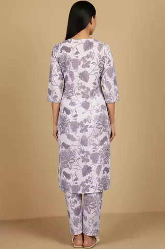 Women Floral Printed Regular Kurta with Trousers