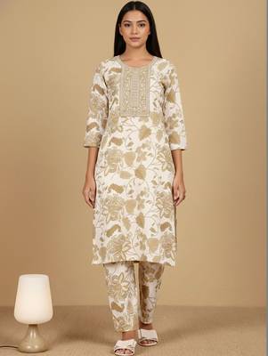 Women Floral Printed Regular Thread Work Kurta with Trousers 1