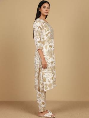 Women Floral Printed Regular Thread Work Kurta with Trousers 5