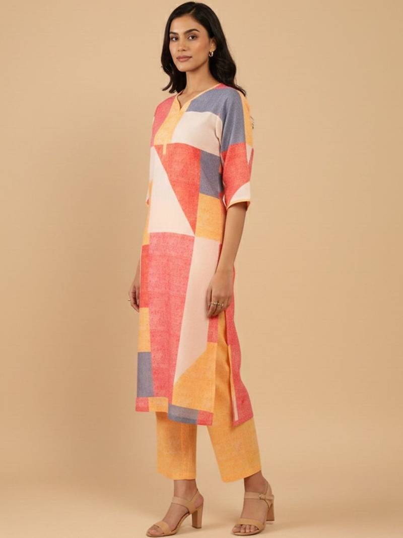 Geometric Printed V-Neck Straight Kurta With Trousers