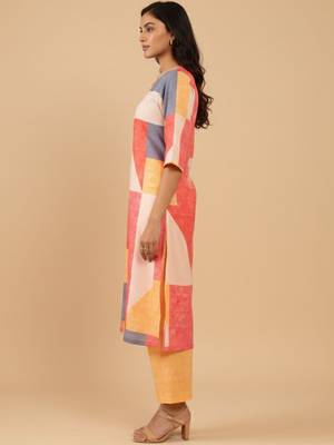Geometric Printed V-Neck Straight Kurta With Trousers 4