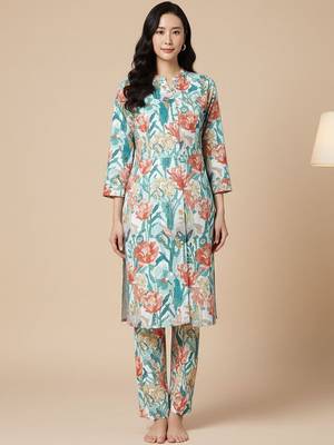 Women Floral Printed Regular Kurta with Trousers 1