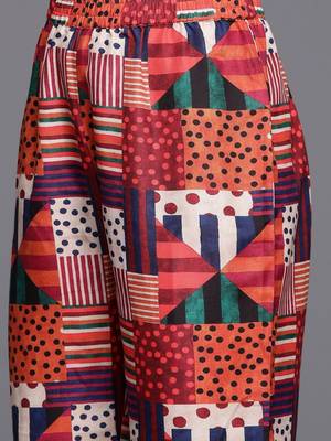 Women Geometric Printed Kurta with Trousers 5